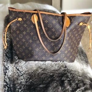 Louis Vuitton Neverfull MM bag
